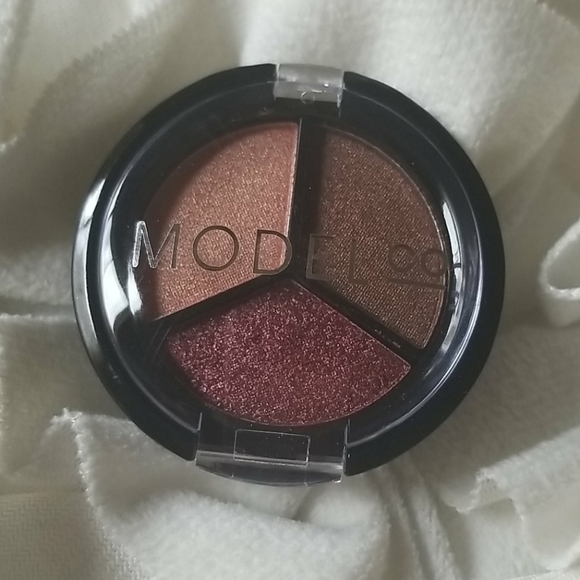 Model Co eyeshadow trio new in box - Picture 2 of 6